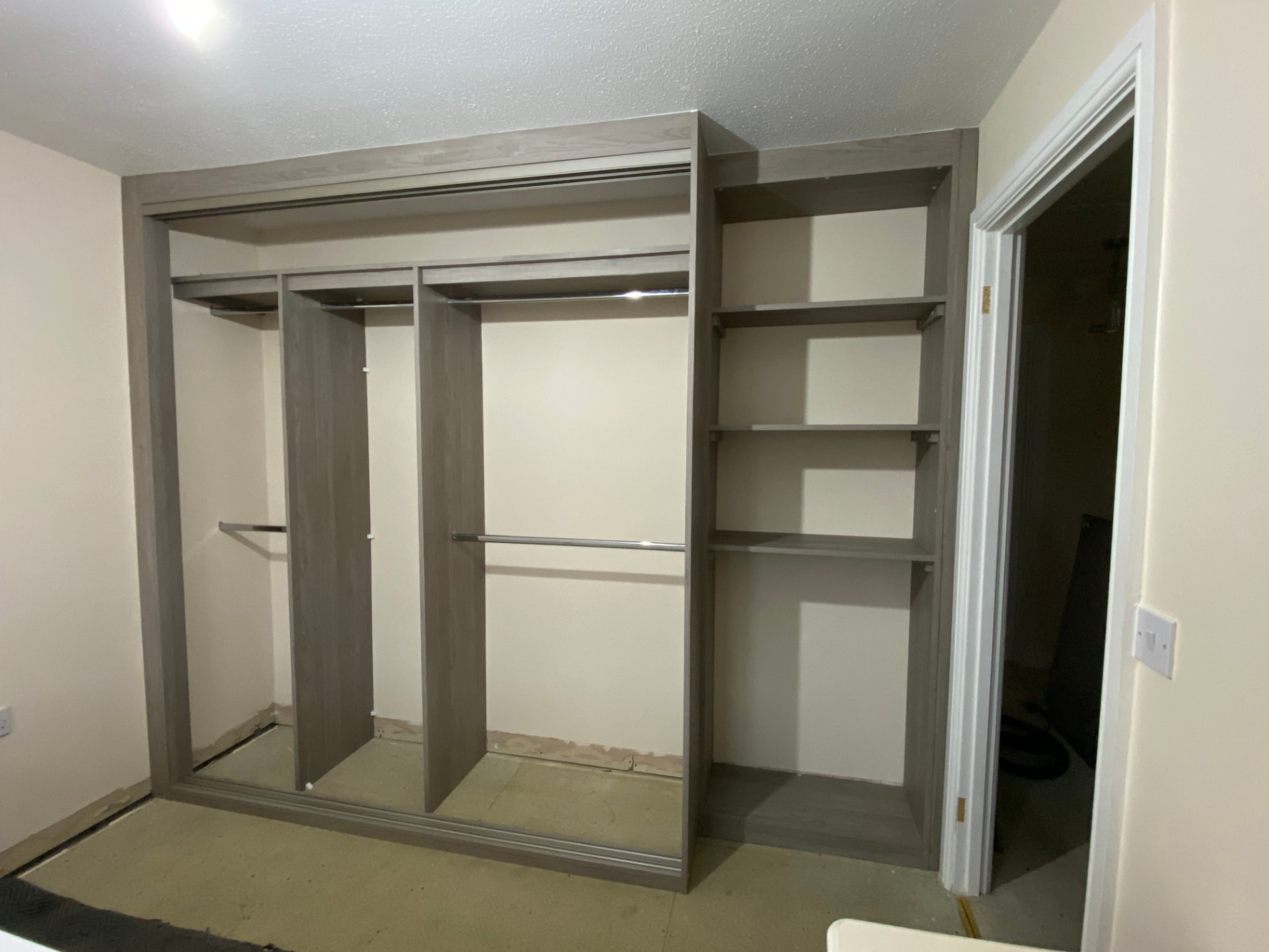 Grey oak interior with hanging rails and a tall shelf column in Mountain Ash